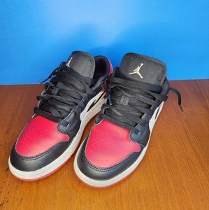 Jordan 1 Low Bred toe Kids Basketball shoe